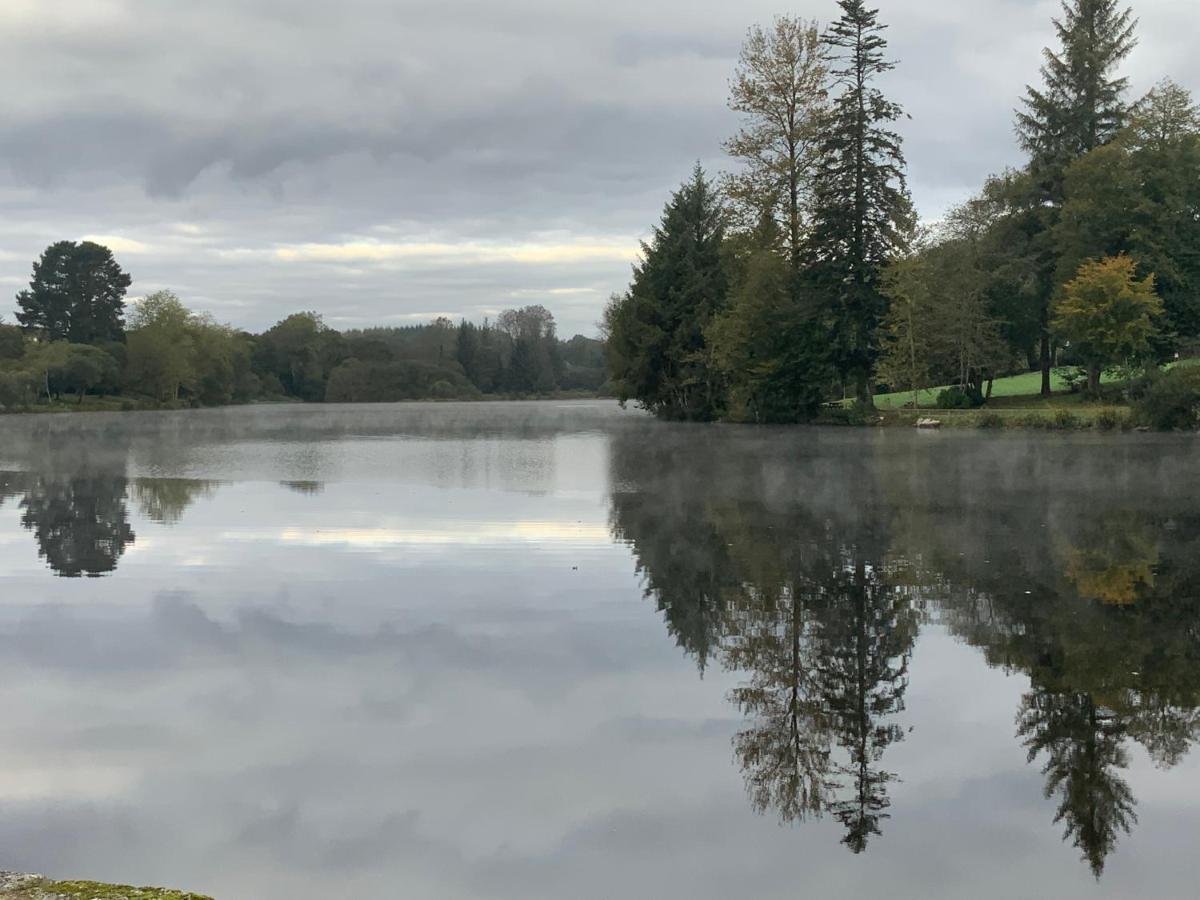 Vue Sur Le Lac Apartment Huelgoat Exterior photo